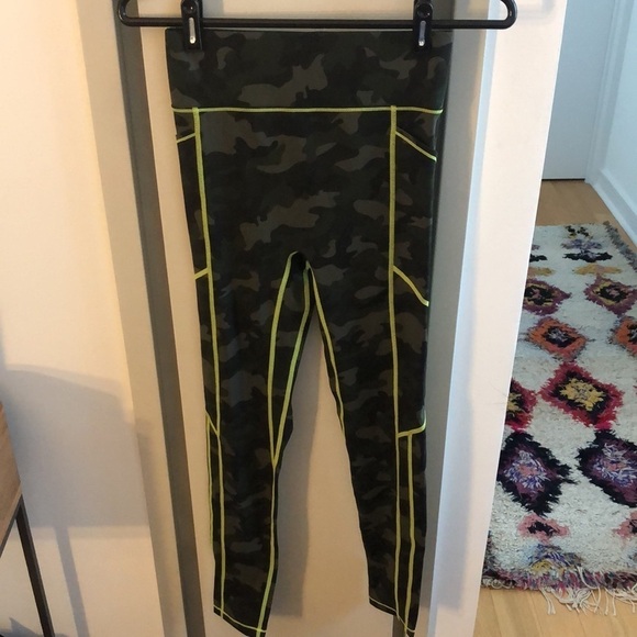 All Access | NWOT Camo Green High Waisted Full Length Leggings - Size XS - Picture 2 of 4